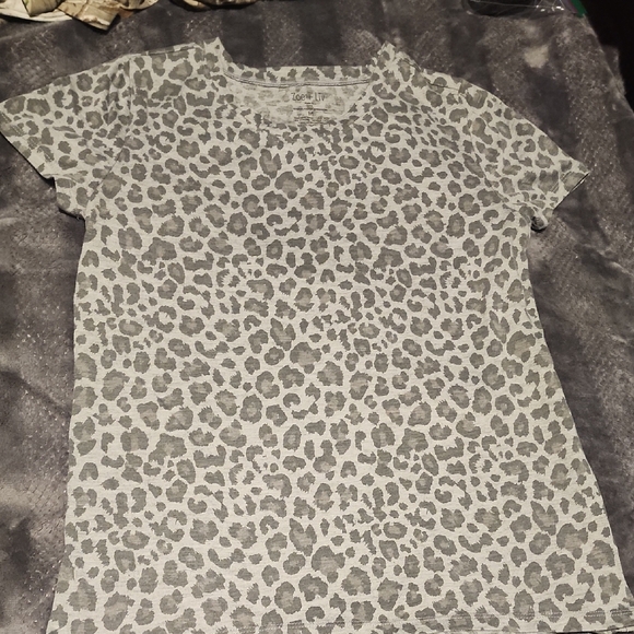 Zoe + Liv Tops - Grey Leopard Tshirt